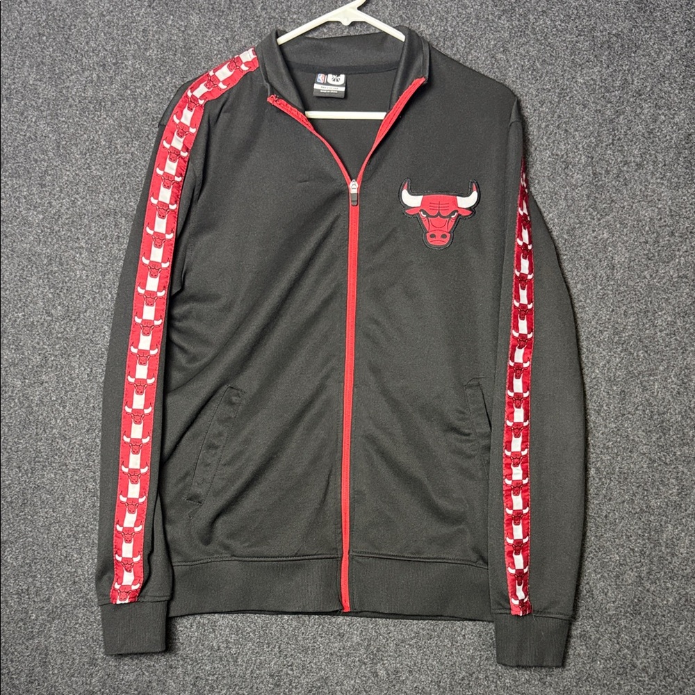 NBA‎ Chicago Bulls Black and Red Zip-Up Sweater Medium